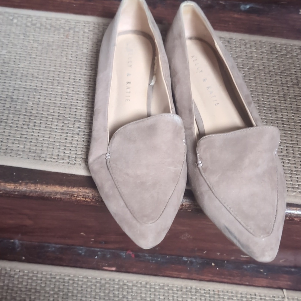 Elegant Tan Women's Loafers Size 6.5 As Is